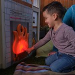 Casuta de joaca Cuptorul cu Lemne Kidkraft Cozy Hearth - Casa cu LEDuri pentru copii cu pridvor si bancute cu bucatarie si accesorii Cabin PlayHouse